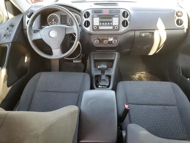 2010 VOLKSWAGEN TIGUAN SE  