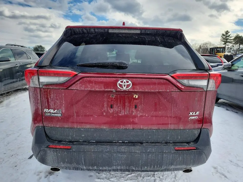 2019 TOYOTA RAV4 XLE  