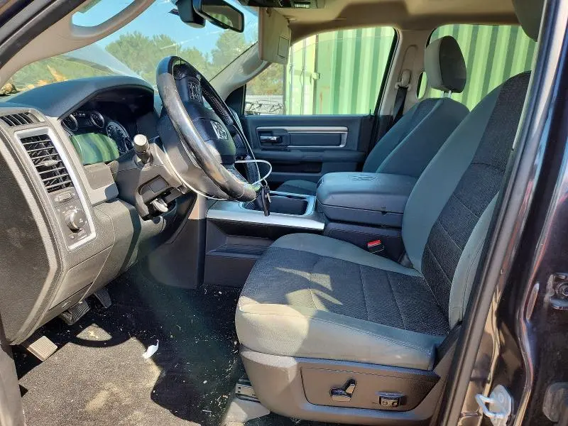 2015 RAM 1500 SLT  