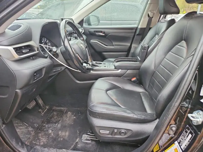 2021 TOYOTA HIGHLANDER XLE  