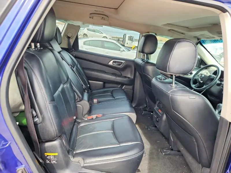 2017 NISSAN PATHFINDER SL  