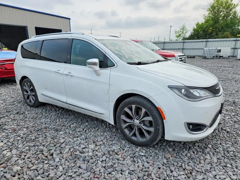 2017 CHRYSLER PACIFICA LIMITED  