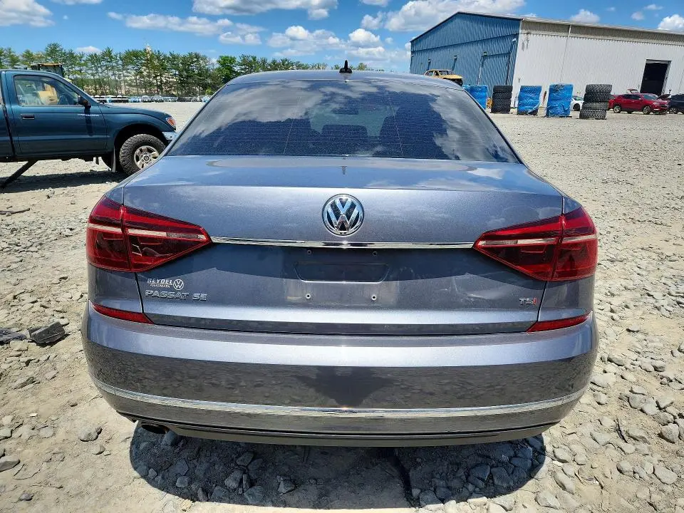 2018 VOLKSWAGEN PASSAT SE  