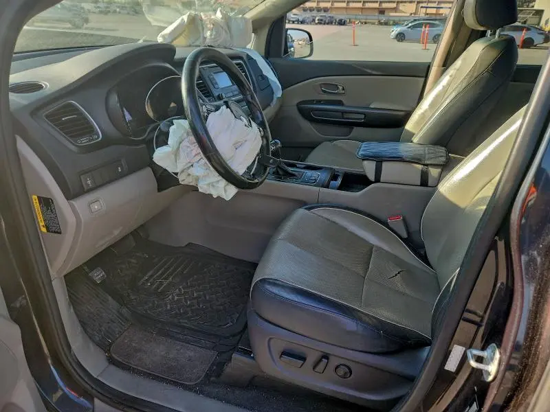 2017 KIA SEDONA LX  