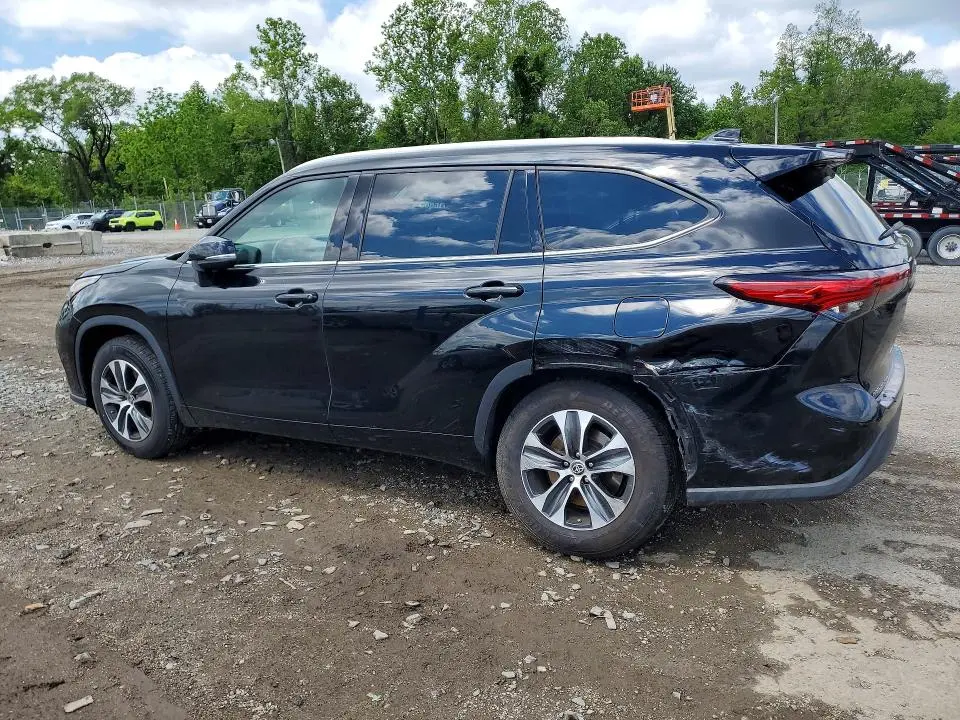 2021 TOYOTA HIGHLANDER XLE  
