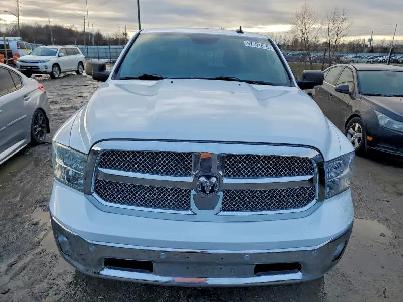 2016 RAM 1500 SLT  