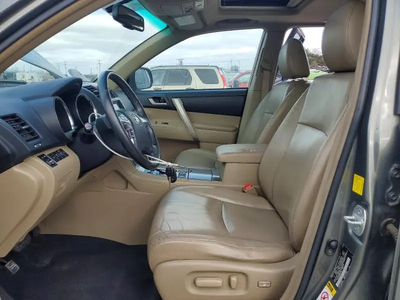 2011 TOYOTA HIGHLANDER BASE  