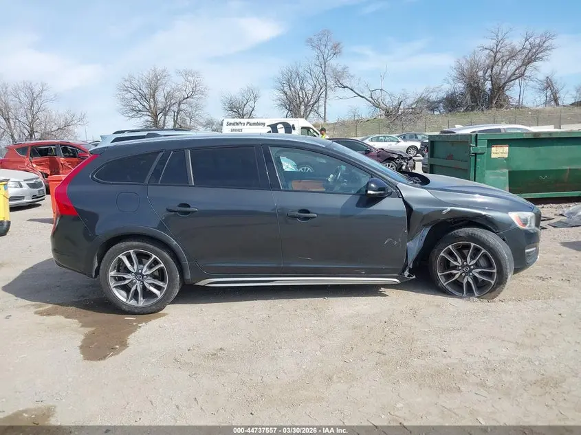 2015 VOLVO V60 CROSS COUNTRY T5 PLATINUM