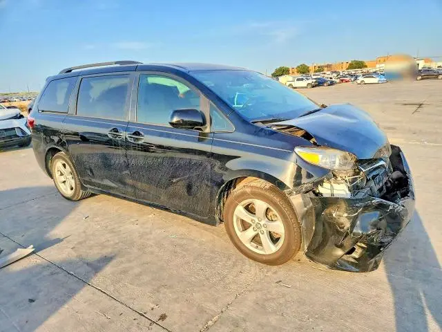 2019 TOYOTA SIENNA LE  
