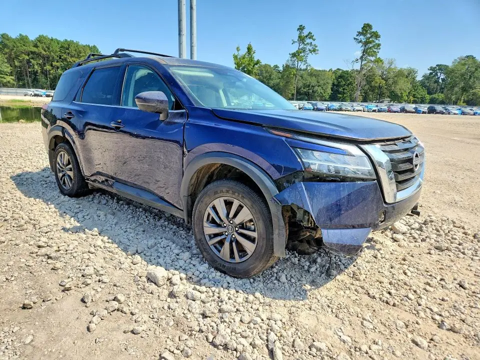 2022 NISSAN PATHFINDER SV  
