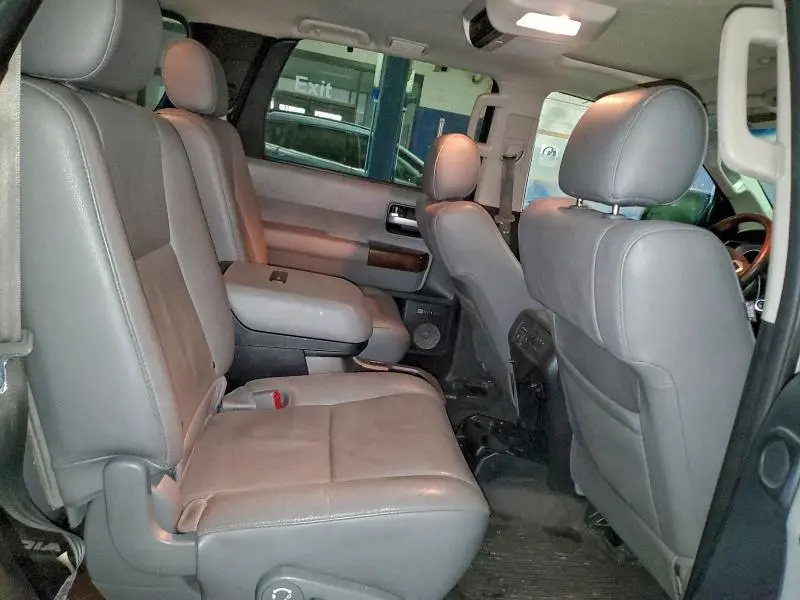 2017 TOYOTA SEQUOIA PLATINUM  