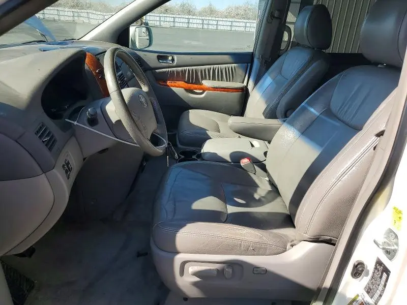 2010 TOYOTA SIENNA XLE  