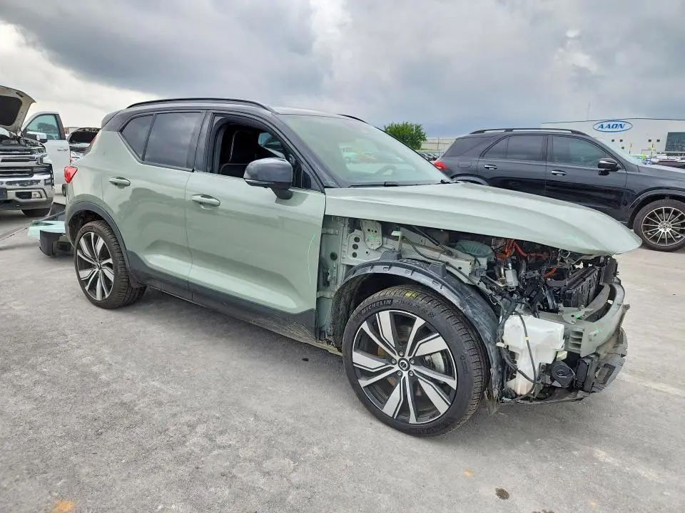 2022 VOLVO XC40 P8 RECHARGE ULTIMATE  