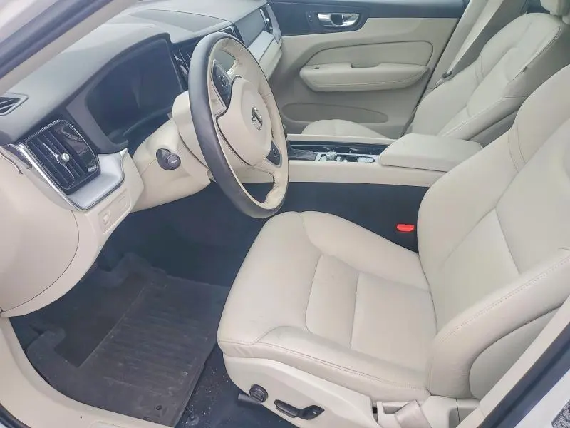 2020 VOLVO XC60 T5 MOMENTUM  
