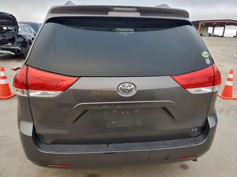 2012 TOYOTA SIENNA LE  