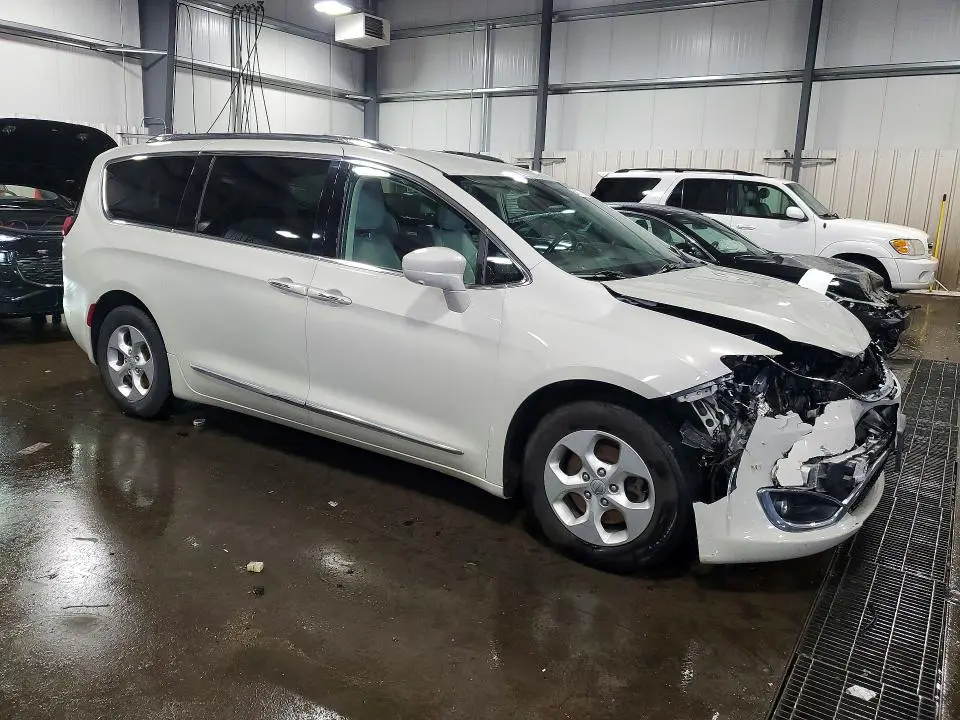 2017 CHRYSLER PACIFICA TOURING L PLUS  