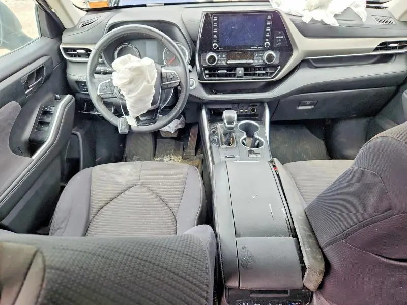 2021 TOYOTA HIGHLANDER LE  