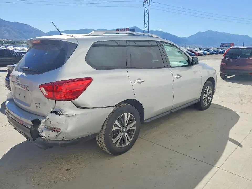 2017 NISSAN PATHFINDER SV  