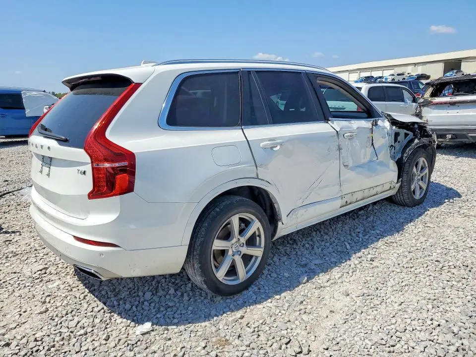 2021 VOLVO XC90 T6 MOMENTUM  