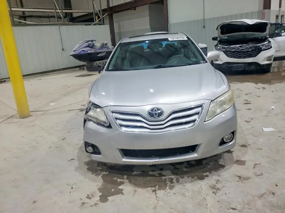 2011 TOYOTA CAMRY XLE  
