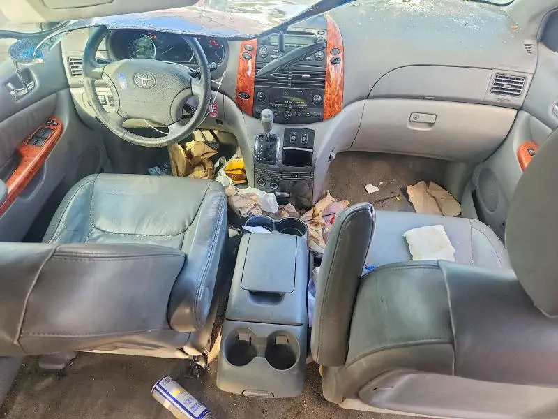 2010 TOYOTA SIENNA XLE  