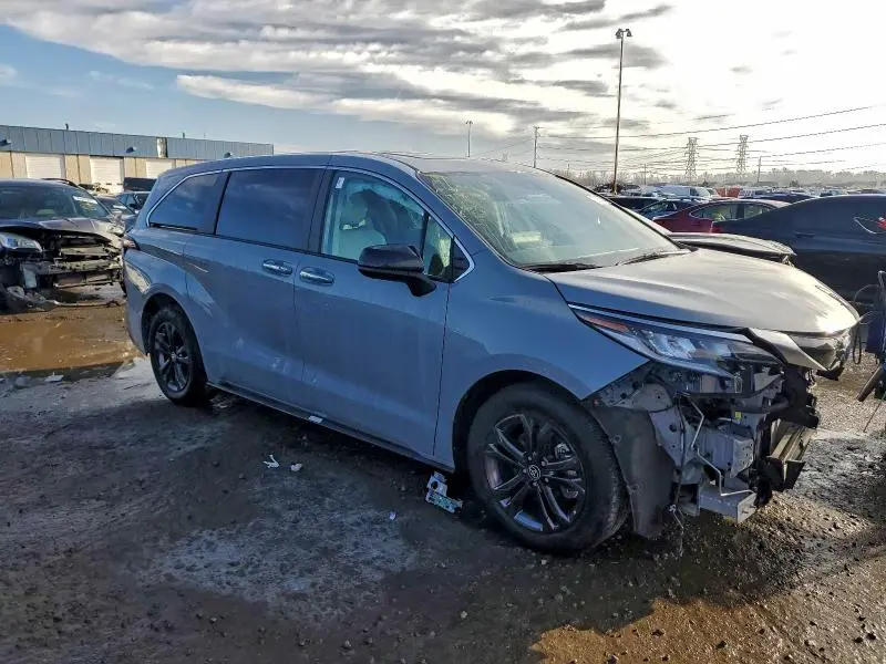 2024 TOYOTA SIENNA XSE  