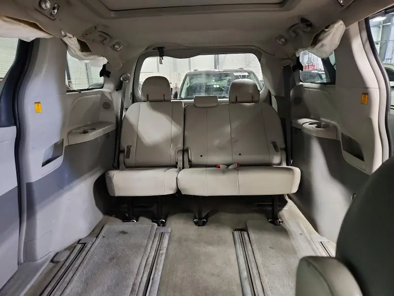 2013 TOYOTA SIENNA LIMITED 7-PASSENGER  