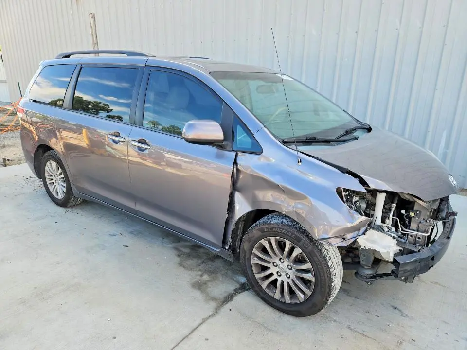 2014 TOYOTA SIENNA XLE 8-PASSENGER  