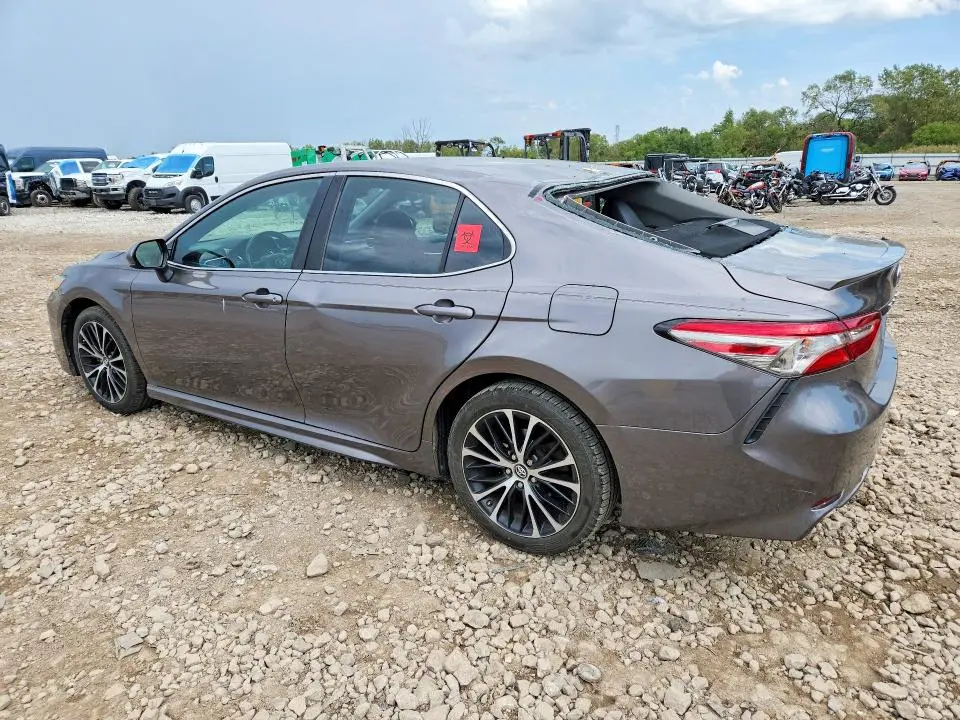 2018 TOYOTA CAMRY SE  