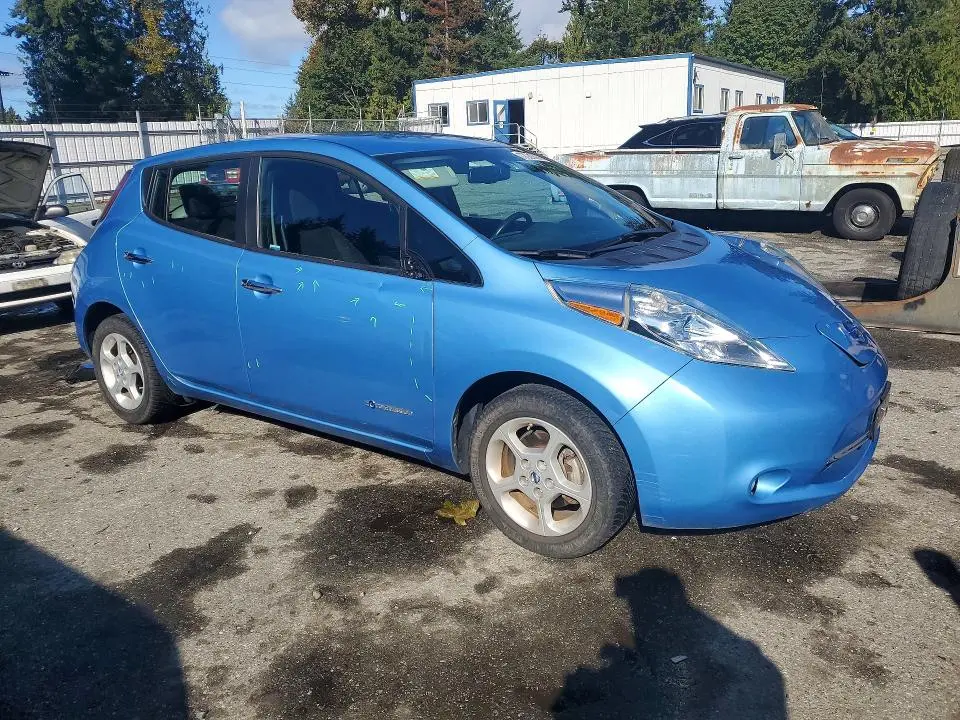 2013 NISSAN LEAF S  
