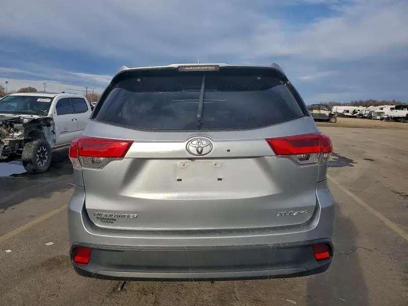 2019 TOYOTA HIGHLANDER SE  