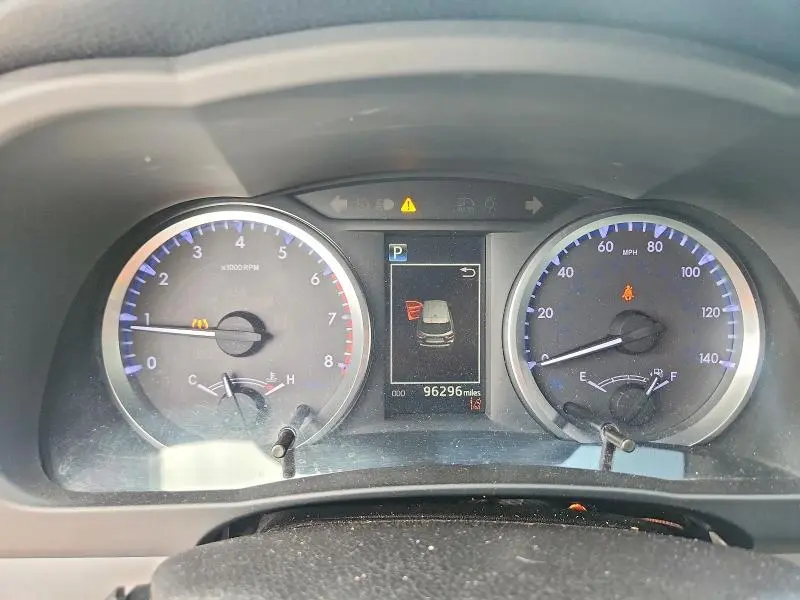 2019 TOYOTA HIGHLANDER LE  