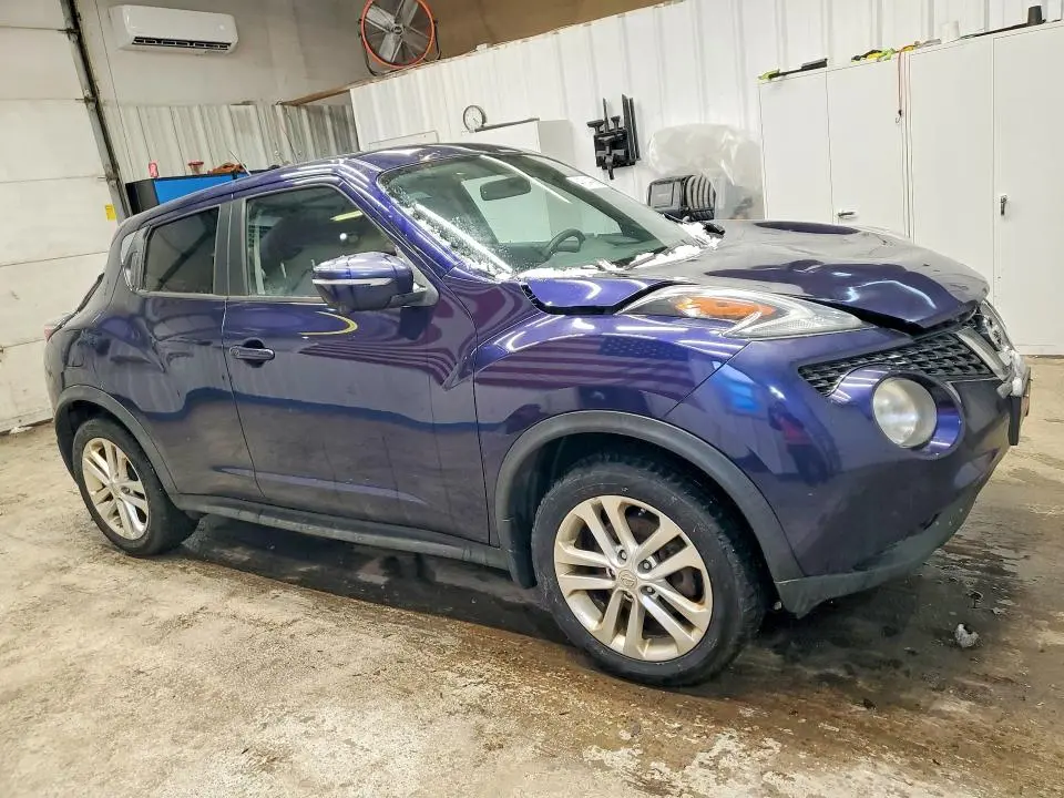 2015 NISSAN JUKE SV  