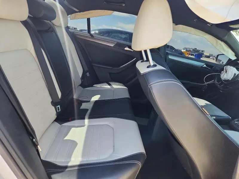 2016 VOLKSWAGEN JETTA SPORT  