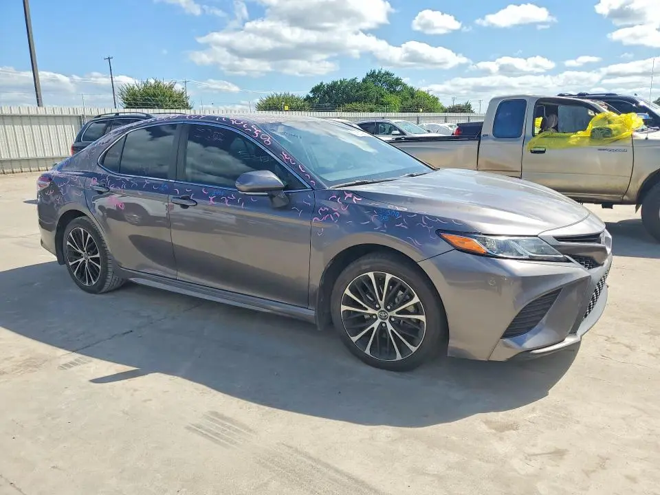 2020 TOYOTA CAMRY SE  