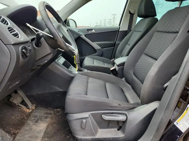 2010 VOLKSWAGEN TIGUAN SE  