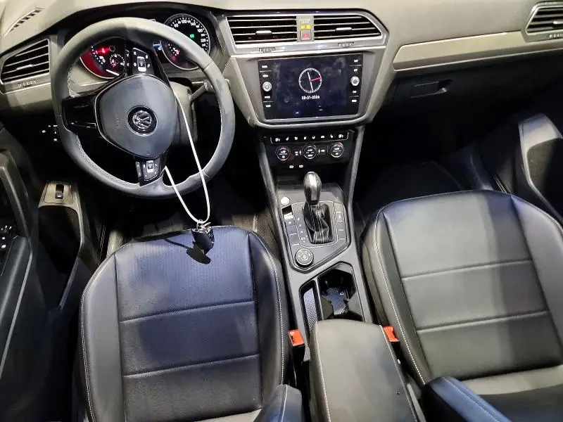 2021 VOLKSWAGEN TIGUAN SE  