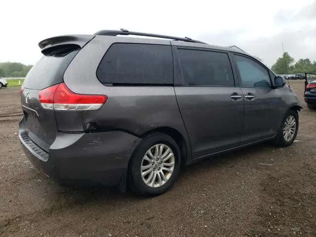 2014 TOYOTA SIENNA XLE  