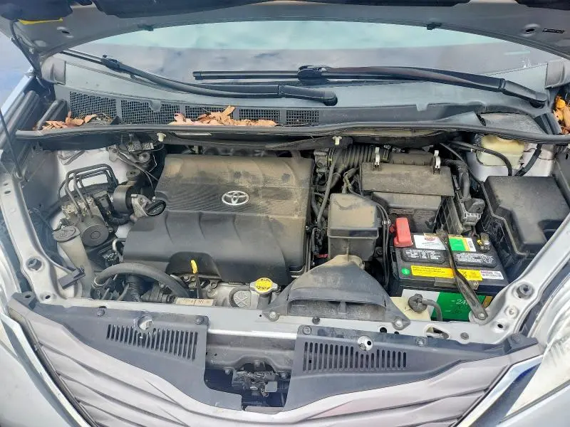 2015 TOYOTA SIENNA XLE 8-PASSENGER  