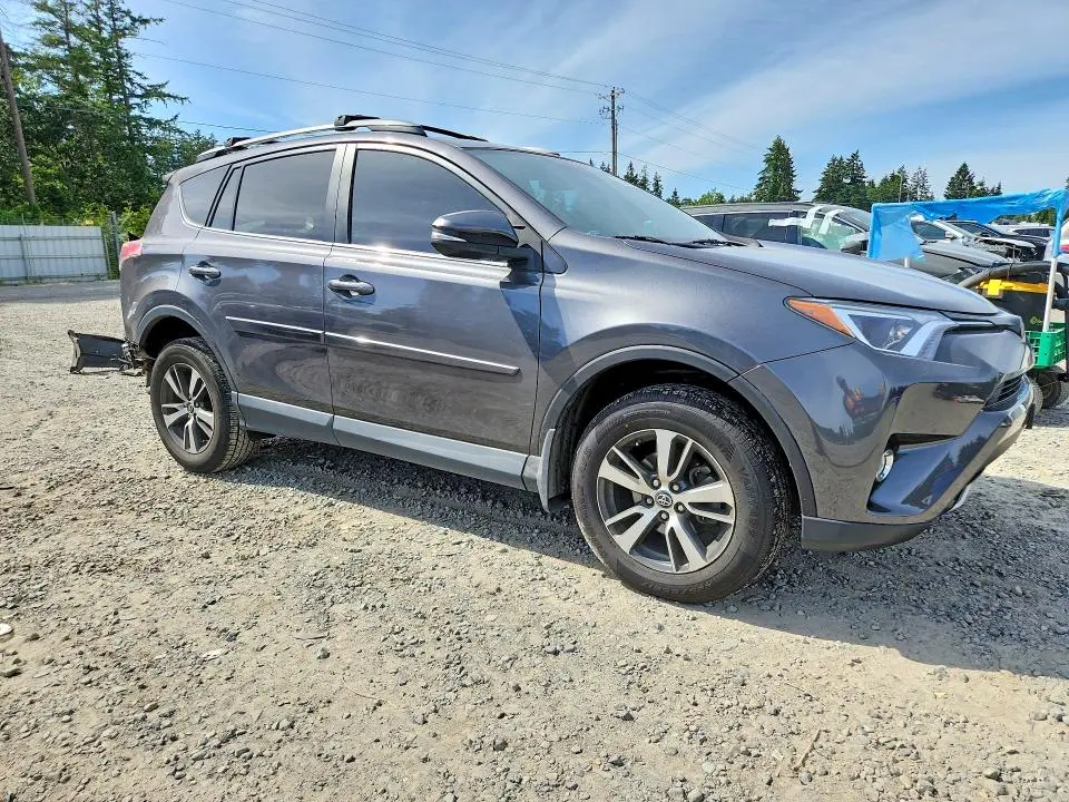2017 TOYOTA RAV4 XLE  
