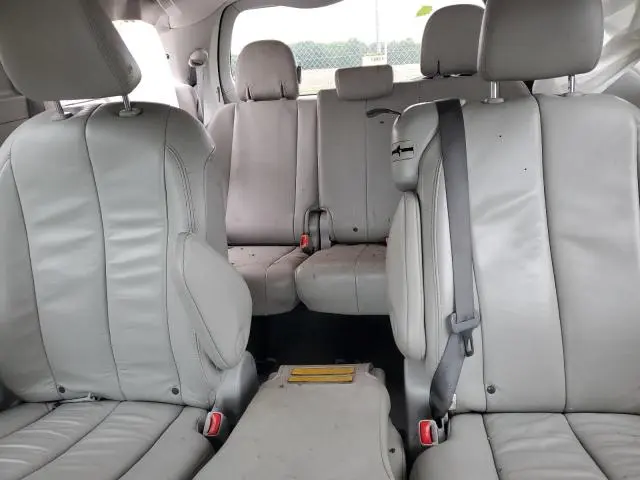 2013 TOYOTA SIENNA XLE  