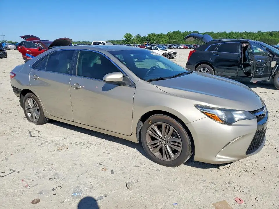 2016 TOYOTA CAMRY SE  