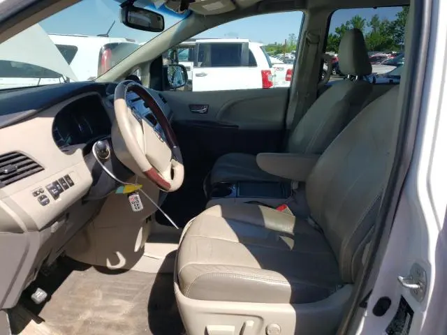 2014 TOYOTA SIENNA XLE  