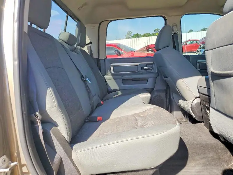 2015 RAM 1500 SLT  