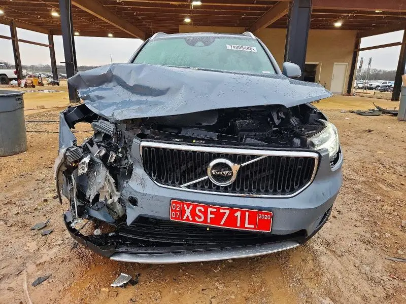 2020 VOLVO XC40 T5 MOMENTUM  