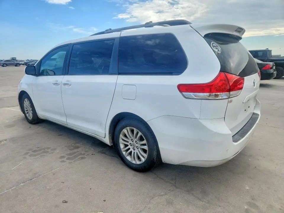 2012 TOYOTA SIENNA XLE 8-PASSENGER  