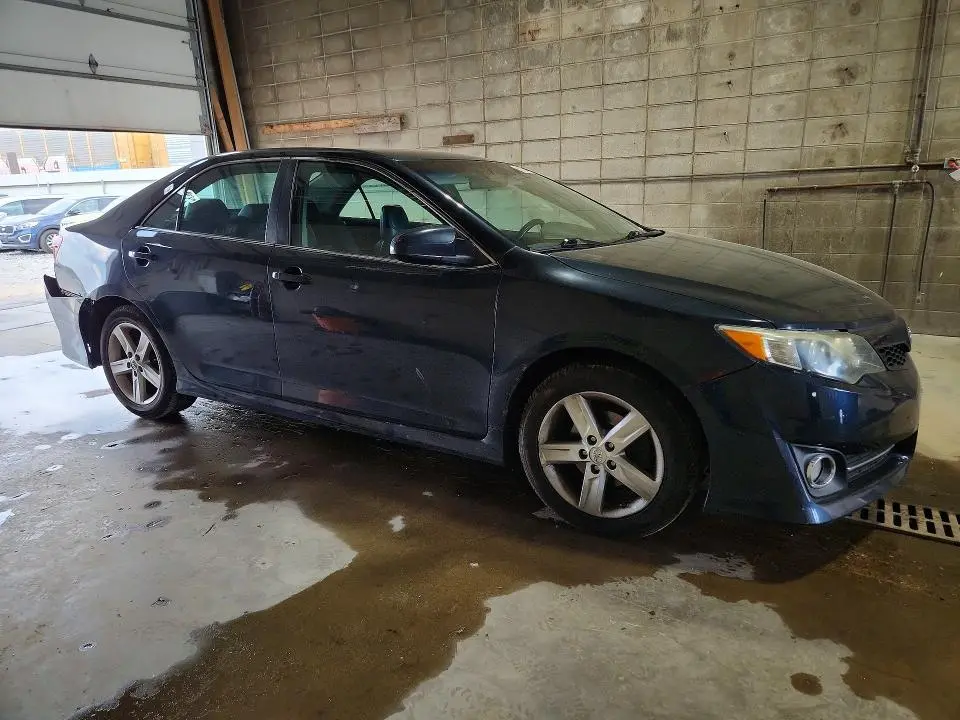2014 TOYOTA CAMRY SE  