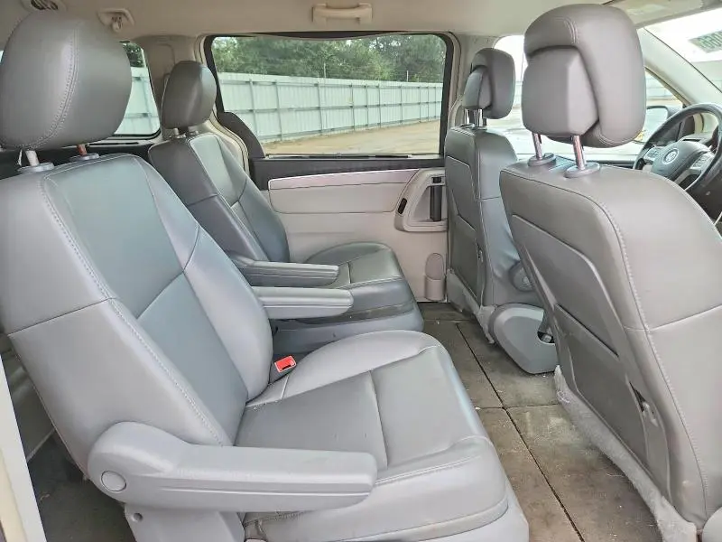 2011 VOLKSWAGEN ROUTAN SE  