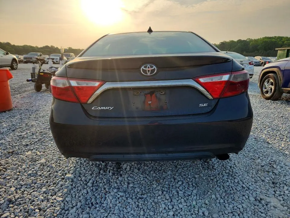 2015 TOYOTA CAMRY SE  