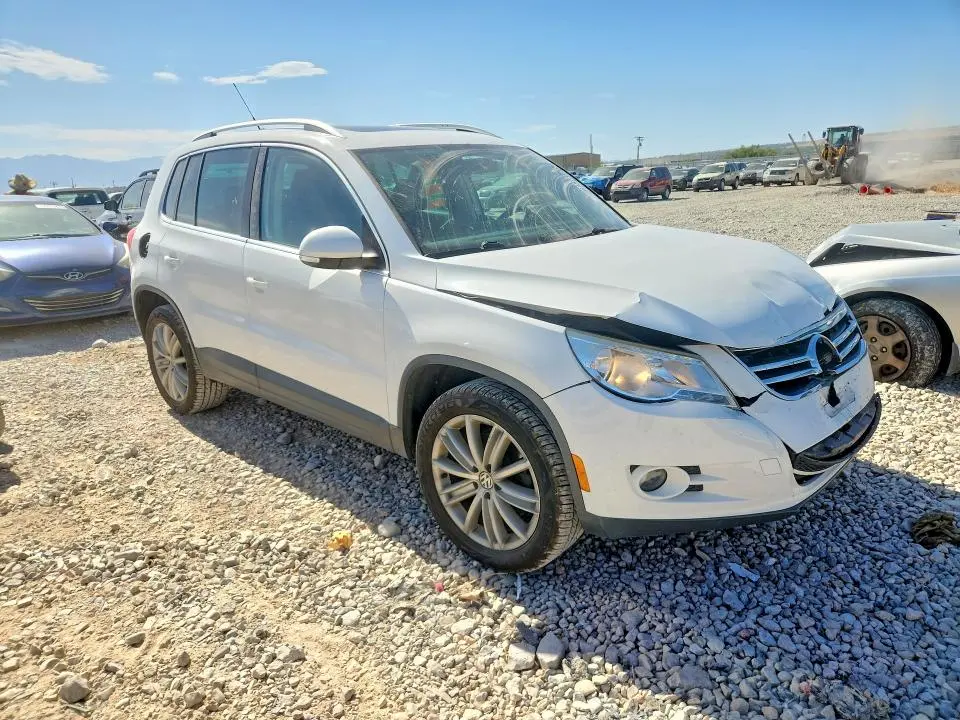 2011 VOLKSWAGEN TIGUAN S  